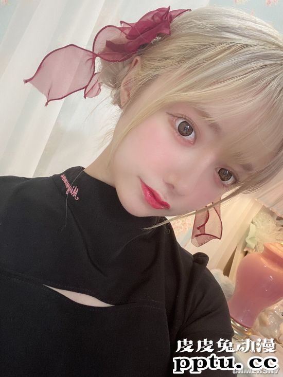 00后网红花600万日元整成日本女星 金发圆脸神似洋娃娃