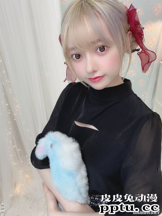 00后网红花600万日元整成日本女星 金发圆脸神似洋娃娃