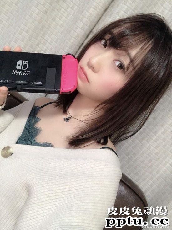 日本COSER伊织萌转职做女主播？和粉丝互动俏皮可爱-皮皮兔动漫