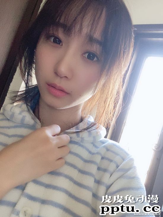 日本COSER伊织萌转职做女主播？和粉丝互动俏皮可爱