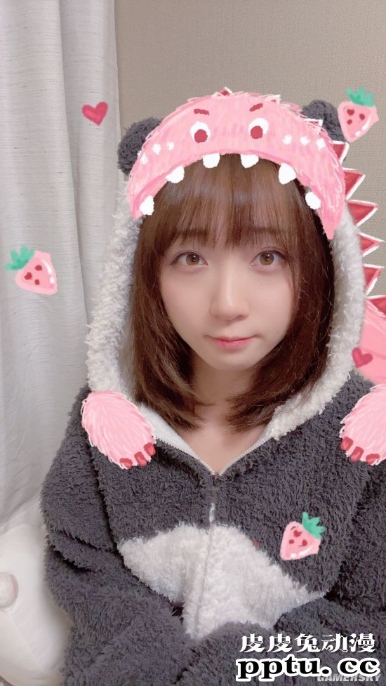 日本COSER伊织萌转职做女主播？和粉丝互动俏皮可爱