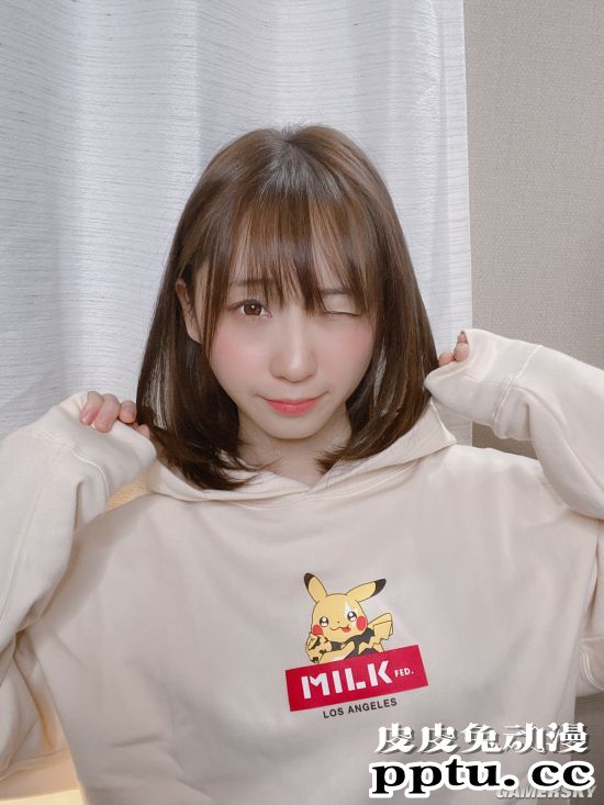 日本COSER伊织萌转职做女主播？和粉丝互动俏皮可爱