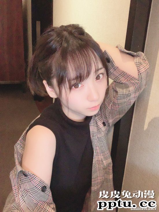 日本COSER伊织萌转职做女主播？和粉丝互动俏皮可爱