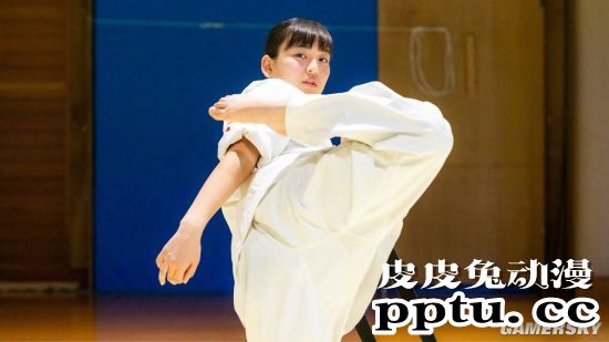 日本空手道黑带美少女走红 她一脚下去可能受不了