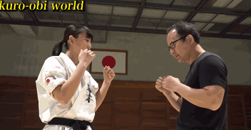 日本空手道黑带美少女走红 她一脚下去可能受不了