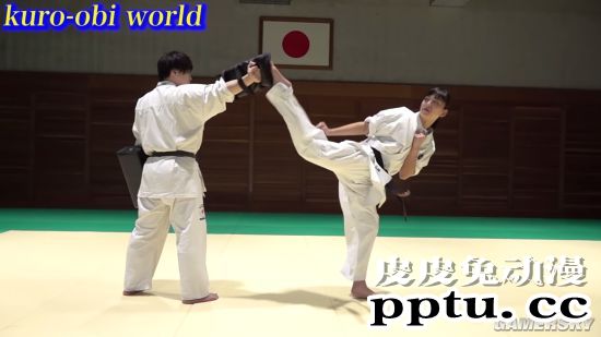 日本空手道黑带美少女走红 她一脚下去可能受不了