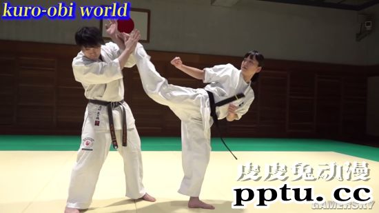 日本空手道黑带美少女走红 她一脚下去可能受不了