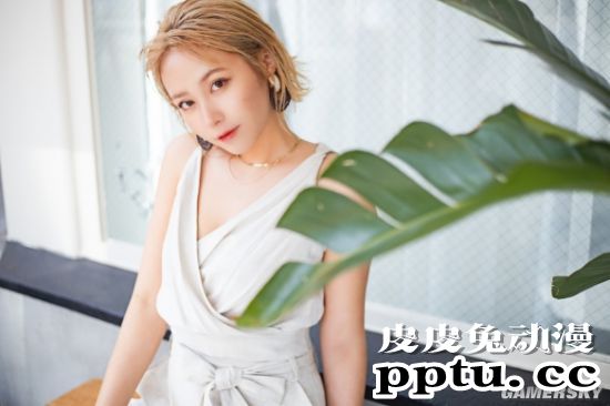 童颜外表下暗藏性感 日本混血Youtube女主播