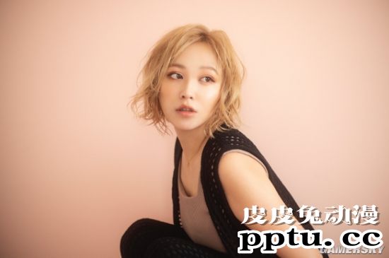 童颜外表下暗藏性感 日本混血Youtube女主播