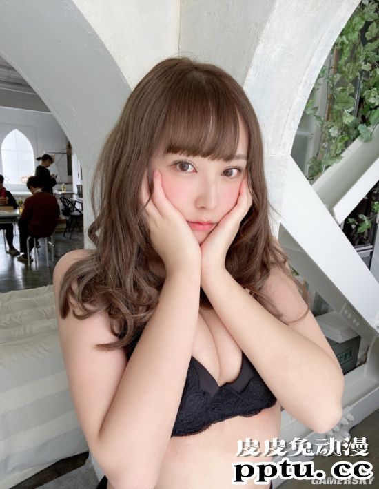 童颜外表下暗藏性感 日本混血Youtube女主播