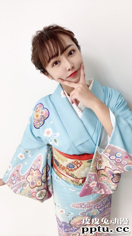 童颜外表下暗藏性感 日本混血Youtube女主播