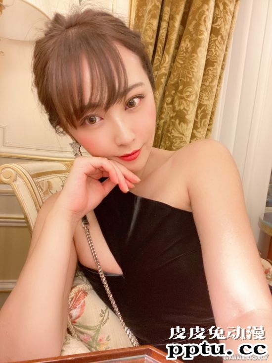 童颜外表下暗藏性感 日本混血Youtube女主播