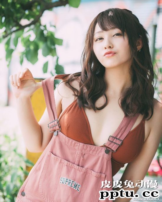 童颜外表下暗藏性感 日本混血Youtube女主播