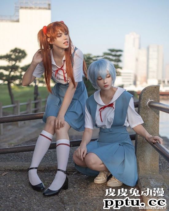 俄妹COS《EVA》明日香与绫波丽 百变傲娇妹与三无女神