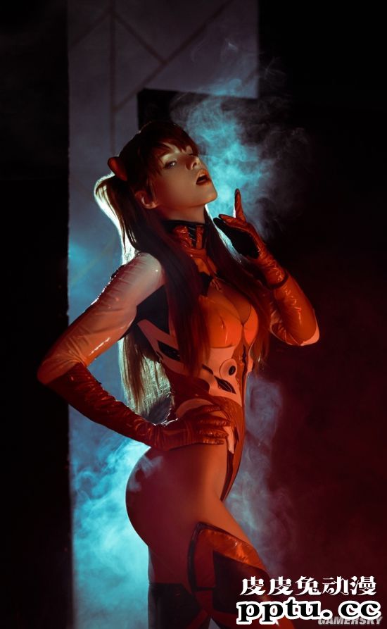 俄妹COS《EVA》明日香与绫波丽 百变傲娇妹与三无女神