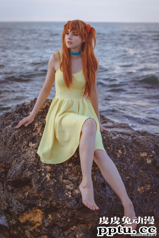 俄妹COS《EVA》明日香与绫波丽 百变傲娇妹与三无女神