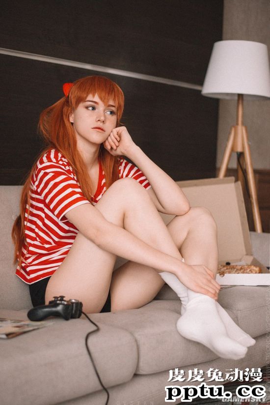 俄妹COS《EVA》明日香与绫波丽 百变傲娇妹与三无女神