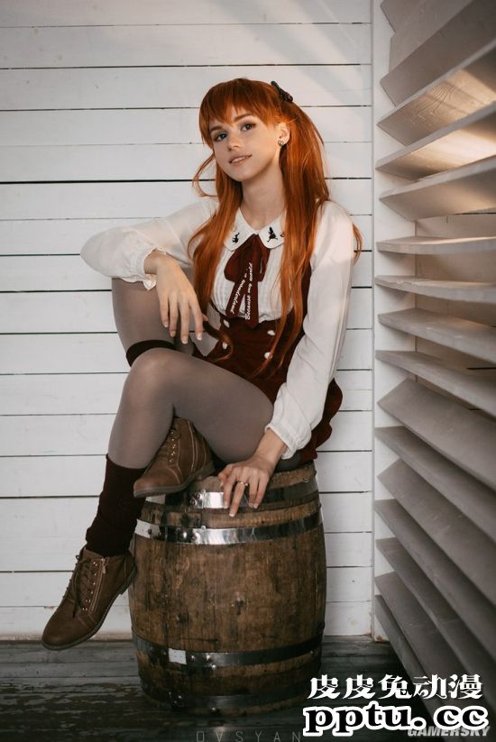 俄妹COS《EVA》明日香与绫波丽 百变傲娇妹与三无女神