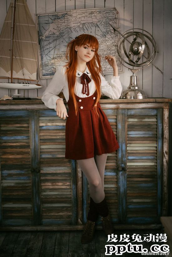 俄妹COS《EVA》明日香与绫波丽 百变傲娇妹与三无女神