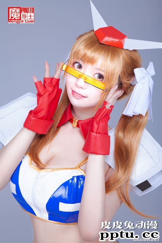 双份的机甲美少女Cos 共庆高达模型40周年