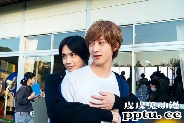 漫改电影「我太受欢迎了，该怎么办」吉野北人与伊藤明日阳制服照公开-皮皮兔动漫