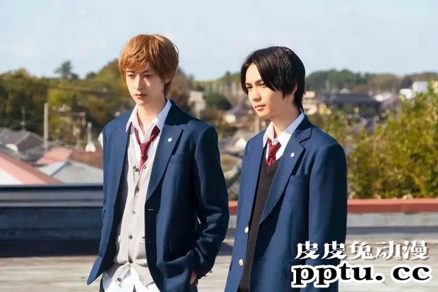 漫改电影「我太受欢迎了，该怎么办」吉野北人与伊藤明日阳制服照公开