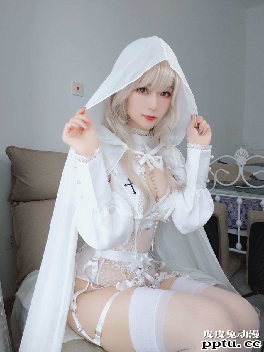 微博网红COSER白银81头戴纱巾COSPLAY纯白圣女写真集