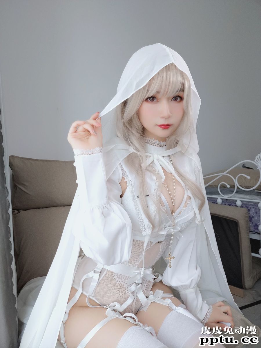 微博网红COSER白银81头戴纱巾COSPLAY纯白圣女写真集
