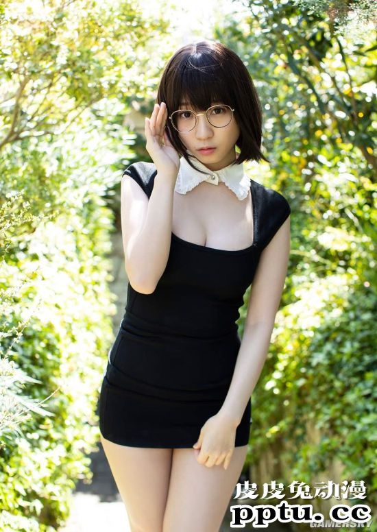 伊织萌黑丝旗袍COS美照 性感身材一览无余