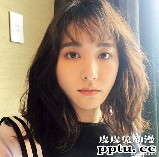 新垣结衣自拍技术堪比直男 求求女神放下手机