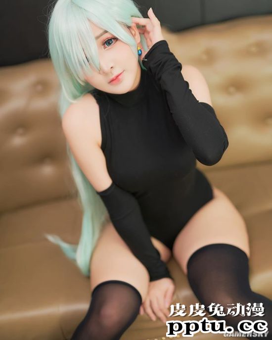 越南小姐姐COS《生化3》吉尔 抹胸短裙太吸睛