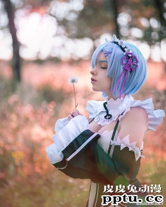 扭腰姿势引人遐想 高喊真香的西班牙辣姊Mimo