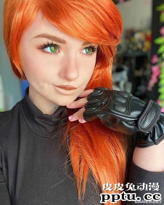 扭腰姿势引人遐想 高喊真香的西班牙辣姊Mimo