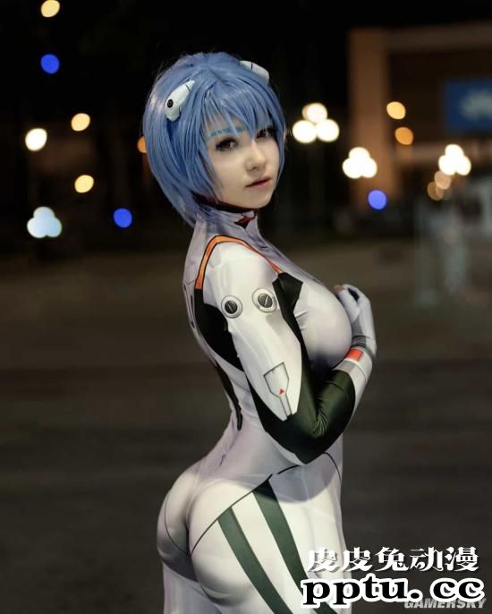 扭腰姿势引人遐想 高喊真香的西班牙辣姊Mimo