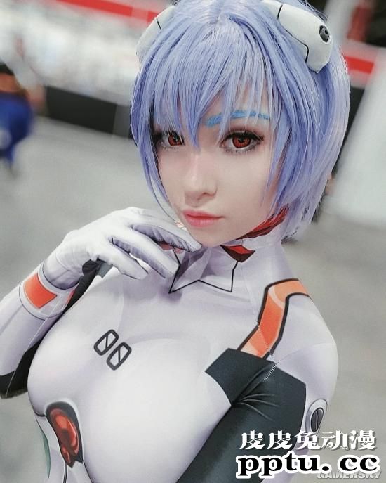 扭腰姿势引人遐想 高喊真香的西班牙辣姊Mimo