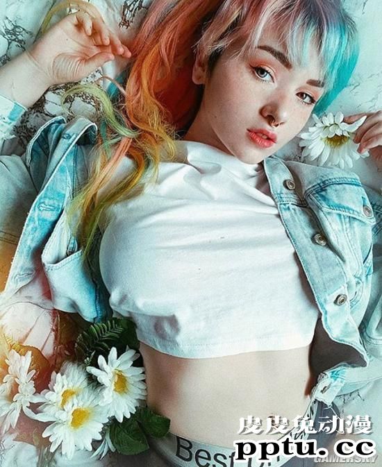 扭腰姿势引人遐想 高喊真香的西班牙辣姊Mimo