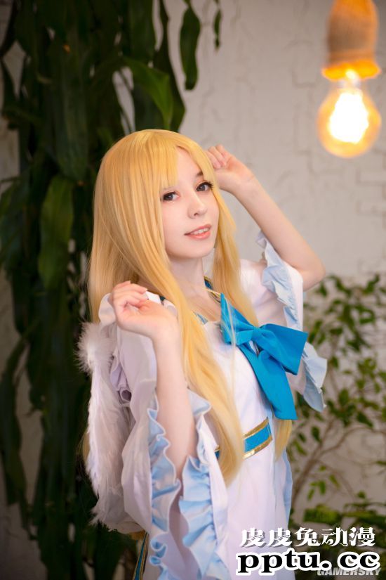 纤瘦雪肌的精灵美少女 来自俄罗斯的COSEER小姐姐