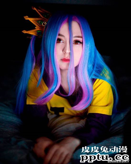 纤瘦雪肌的精灵美少女 来自俄罗斯的COSEER小姐姐