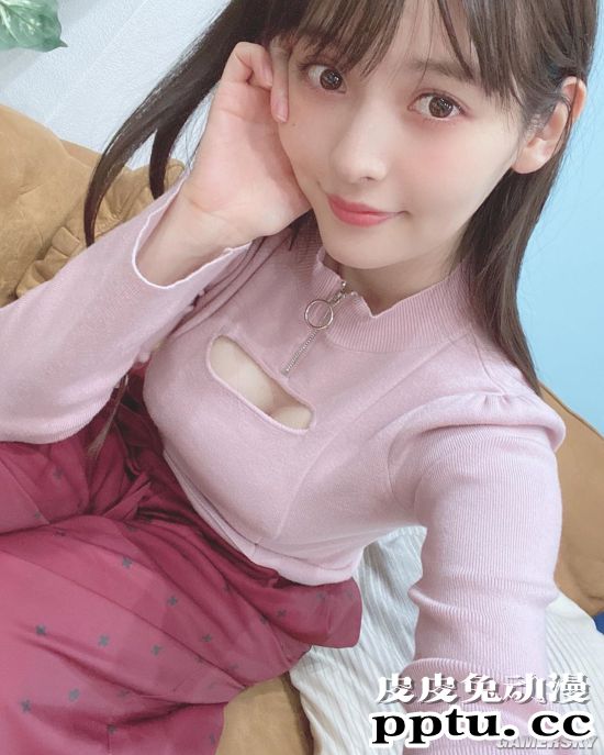 声优上坂堇写真集加印 身材出众的成熟政委美照