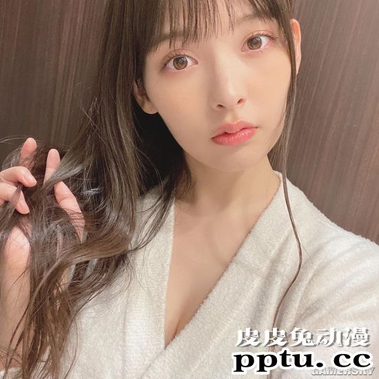 声优上坂堇写真集加印 身材出众的成熟政委美照