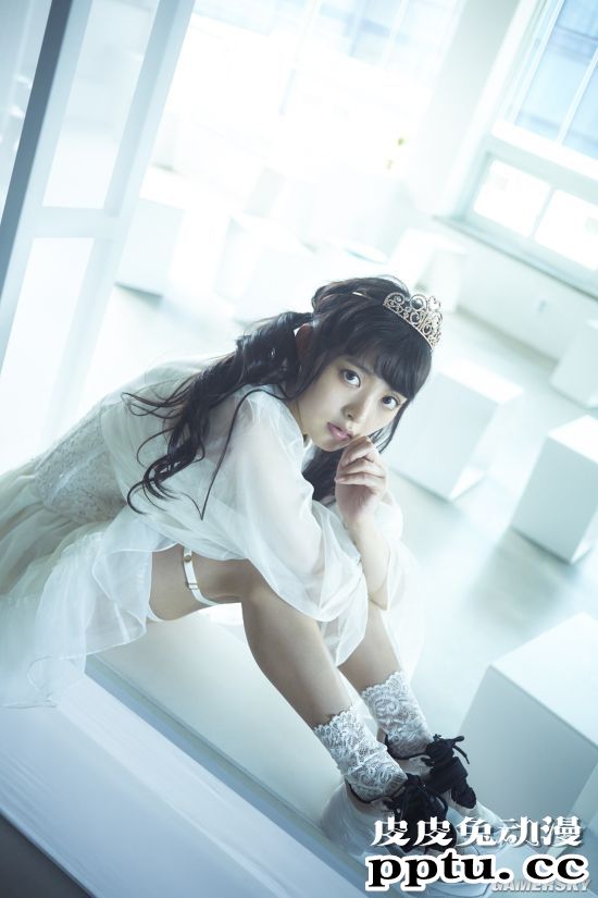 声优上坂堇写真集加印 身材出众的成熟政委美照