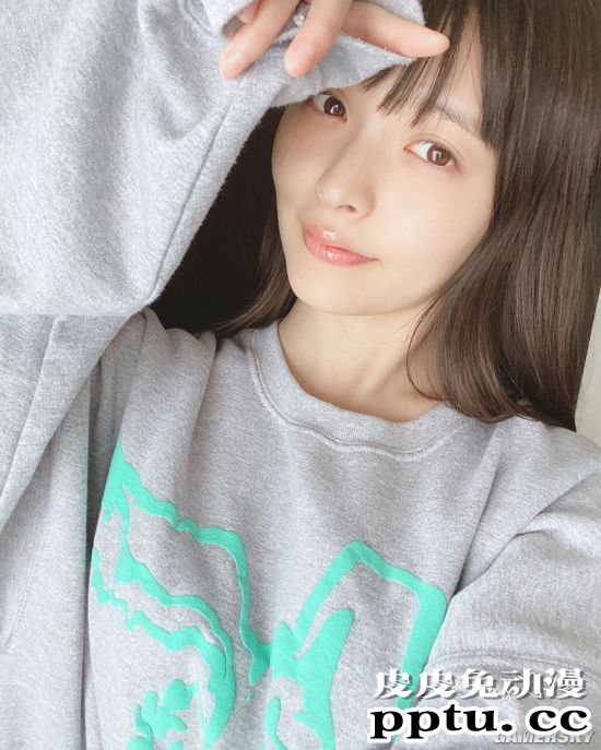 声优上坂堇写真集加印 身材出众的成熟政委美照