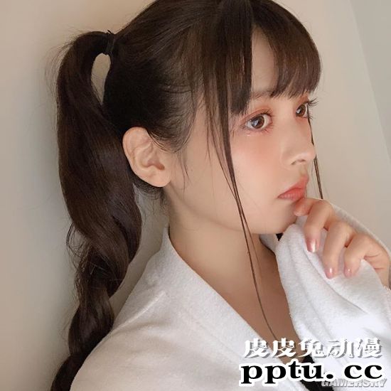 声优上坂堇写真集加印 身材出众的成熟政委美照