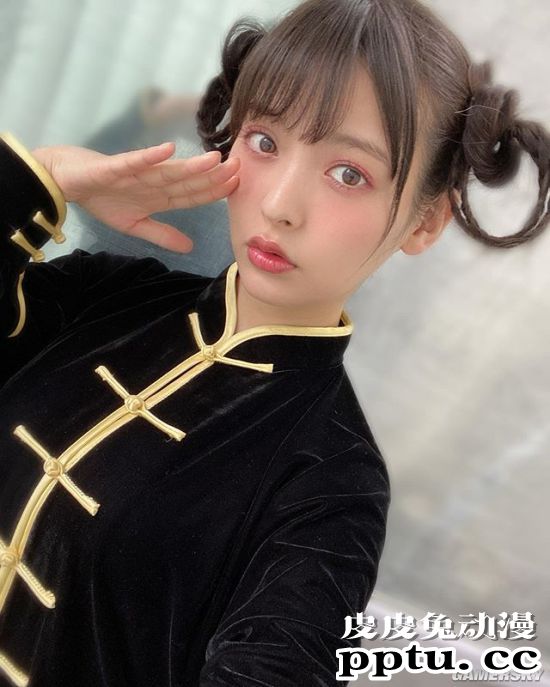 声优上坂堇写真集加印 身材出众的成熟政委美照