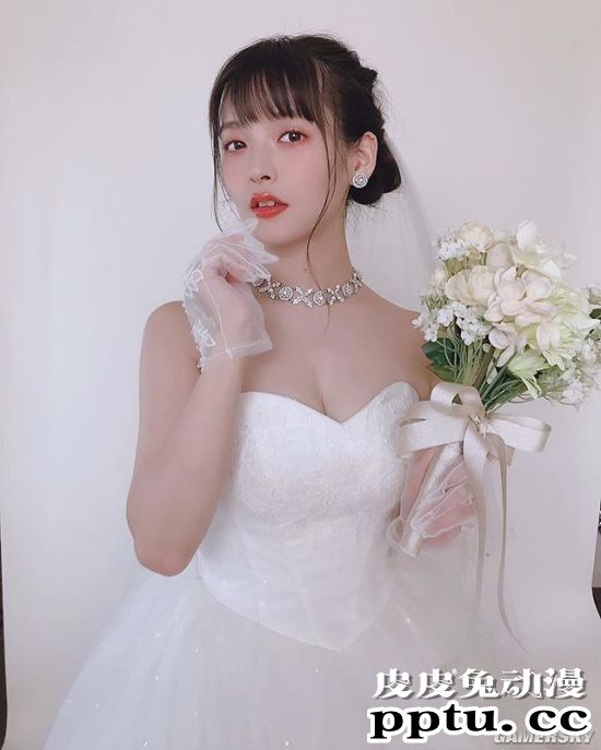 声优上坂堇写真集加印 身材出众的成熟政委美照