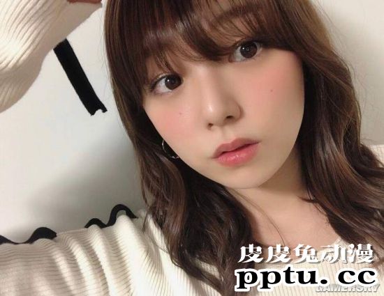 篠崎爱再登杂志封面写真 回顾童颜美体特辑-皮皮兔动漫