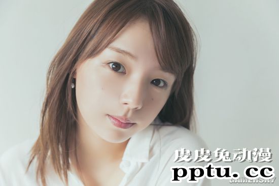 篠崎爱再登杂志封面写真 回顾童颜美体特辑