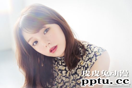 篠崎爱再登杂志封面写真 回顾童颜美体特辑