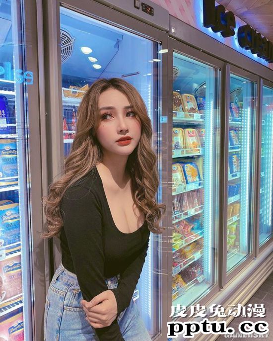 大胆豪放的越南女DJ 白皙正妹常拍火辣美照