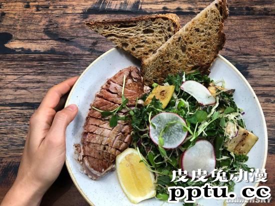 这身材绝对保真 六块腹肌的南非辣模Claudia Jovanovski